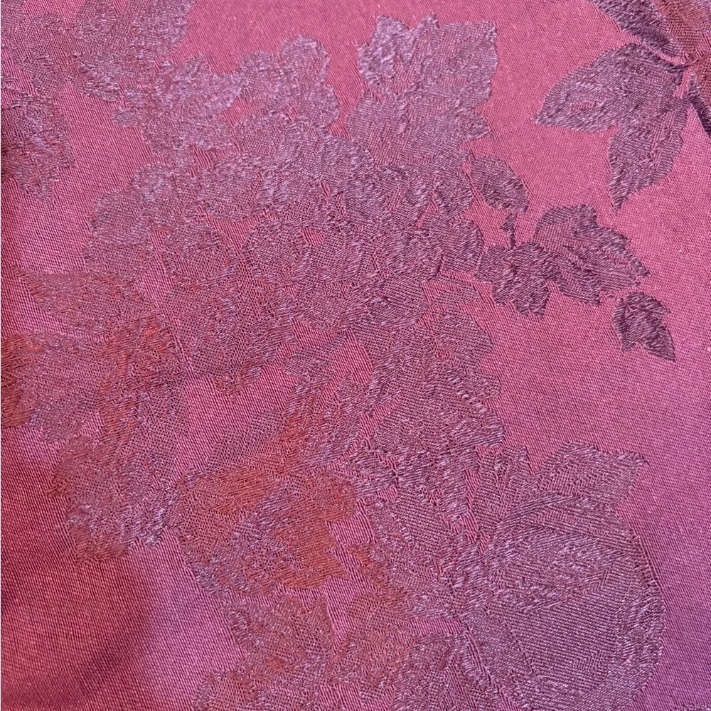 ▪️Dark Floral Tablecloth
